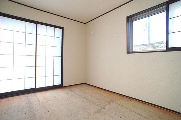 Non-living room. 1 Building