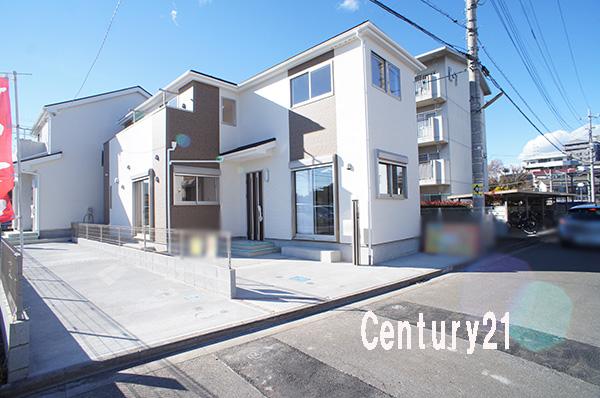 Local photos, including front road. 12 / 12 shooting