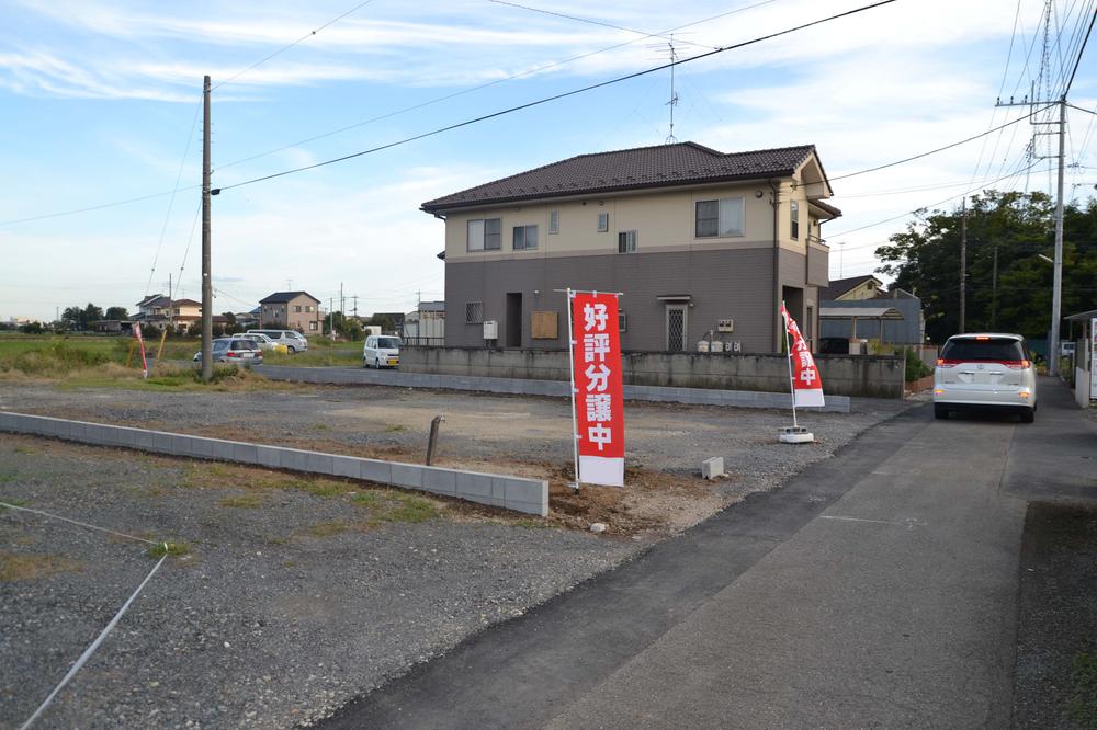 Local photos, including front road. Local (10 May 2013) Shooting