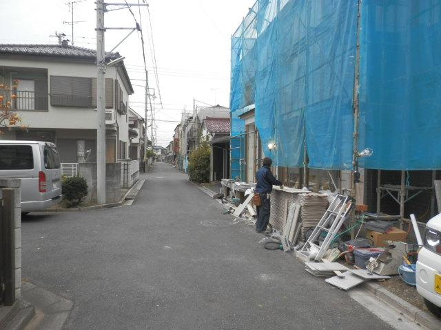 Local photos, including front road. Local (11 May 2013) Shooting