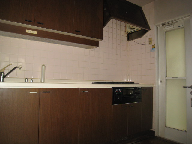 Kitchen. Apamanshop Tsurugashima shop TEL: 049-233-7511