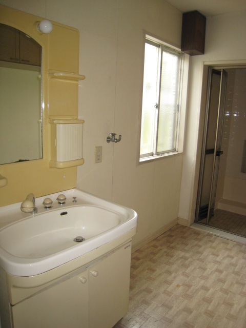 Washroom. Apamanshop Tsurugashima shop TEL: 049-233-7511