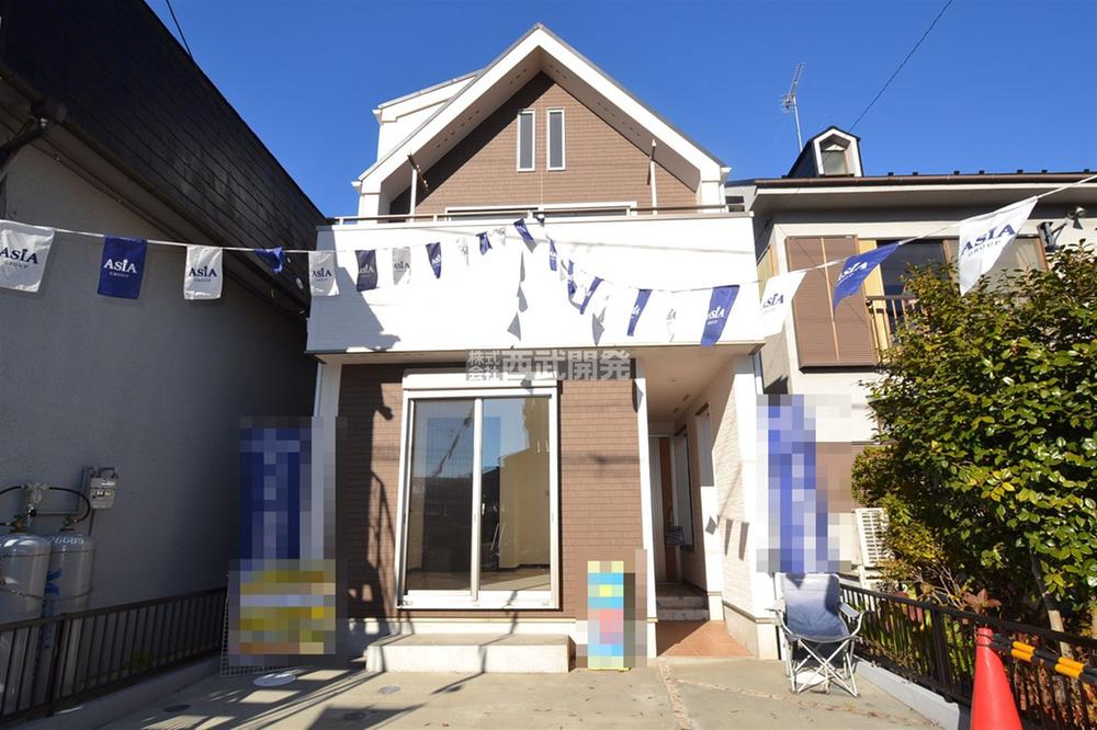 Local appearance photo. Local (12 May 2013) Shooting