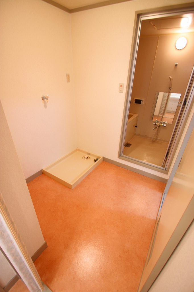 Washroom. ■ Same apartment It is similar to photo