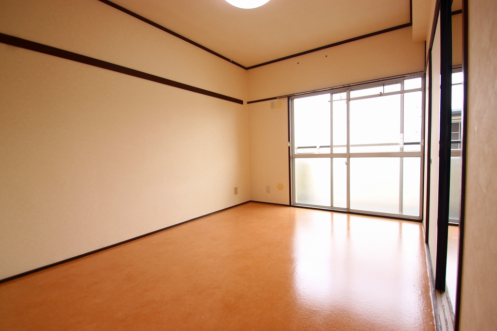 Other room space. ■ Same apartment It is similar to photo