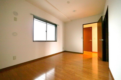 Other room space. North Western-style