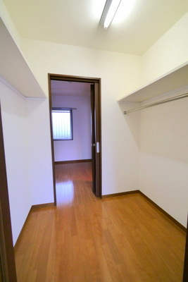 Receipt. Is a large closet that pass through can be