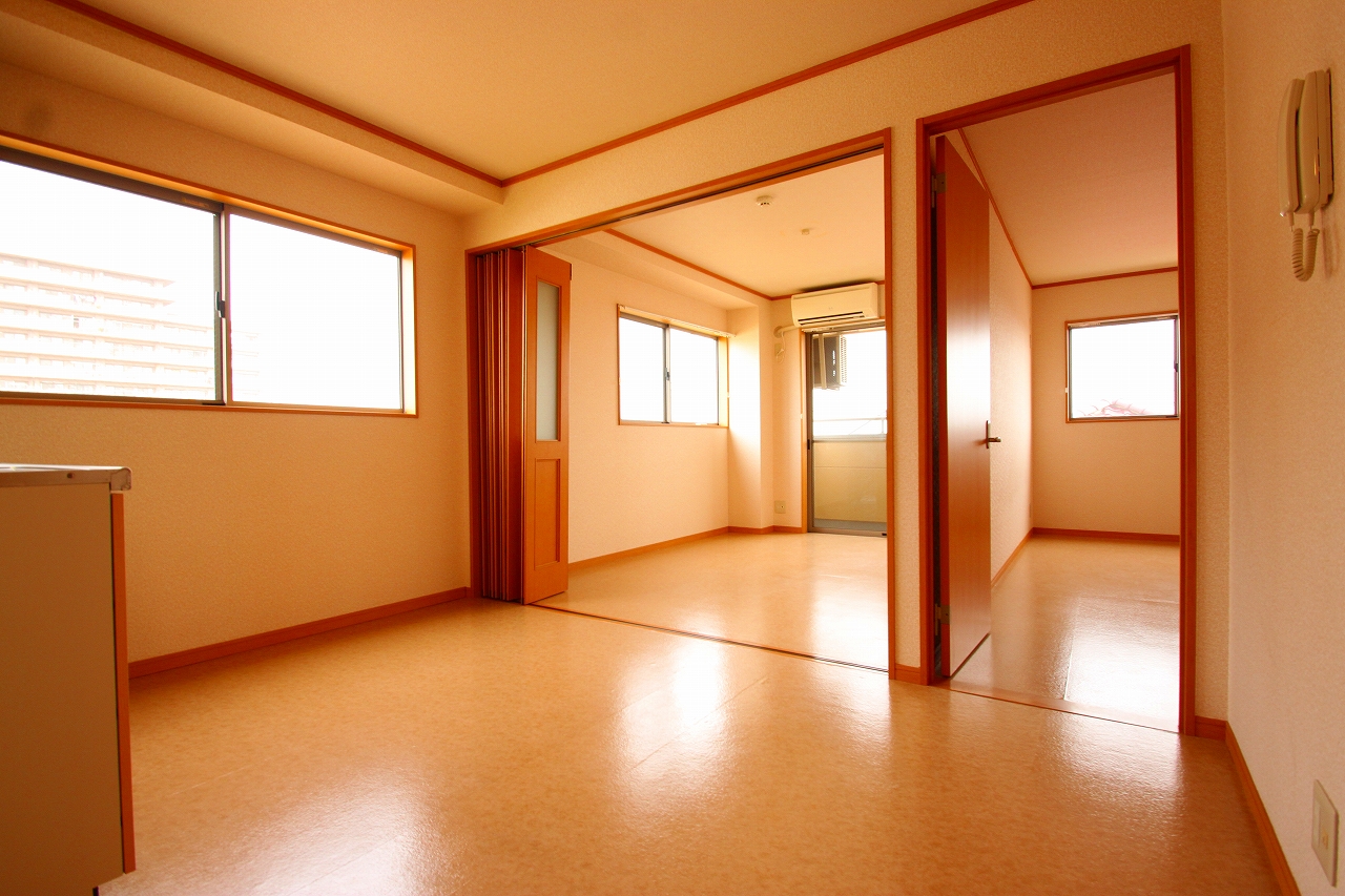 Living and room.  ☆ 303, Room of the room photo