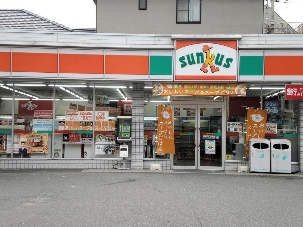 Convenience store. 1200m image is an image to Sunkus.