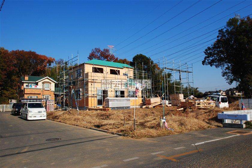 Local photos, including front road. Local (12 May 2013) Shooting