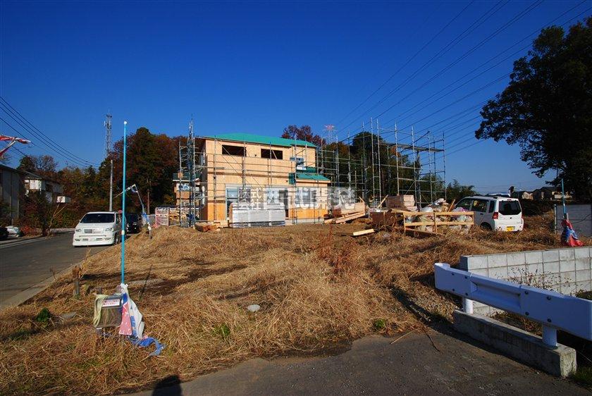 Local photos, including front road. Local (12 May 2013) Shooting