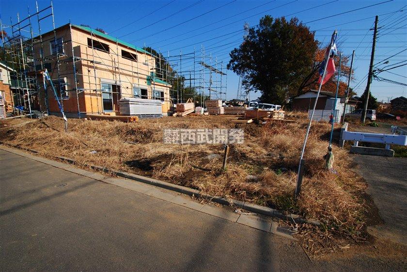 Local photos, including front road. Local (12 May 2013) Shooting