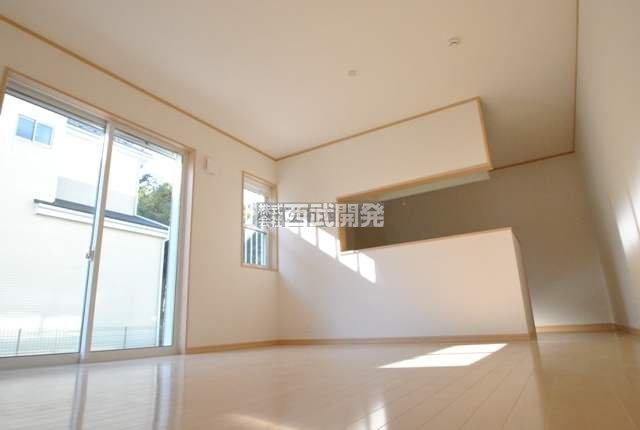 Same specifications photos (living). Color ・ Arrangement and the like will differ. For more information, please contact.