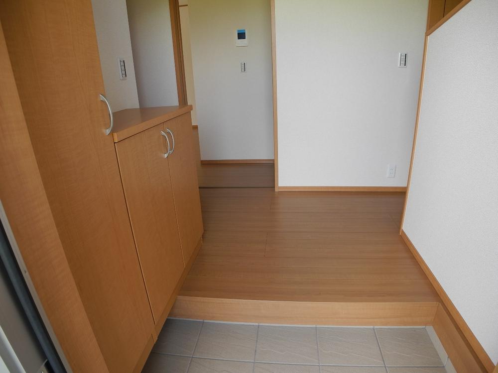 Entrance. Local (September 2013) Shooting