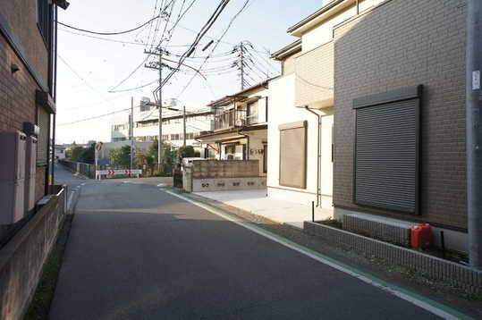 Local photos, including front road. Frontal road