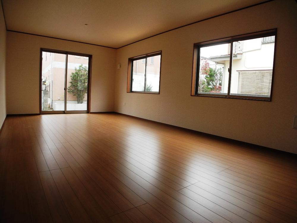 Living. A lot of window, Per yang good indoor (November 2013) Shooting