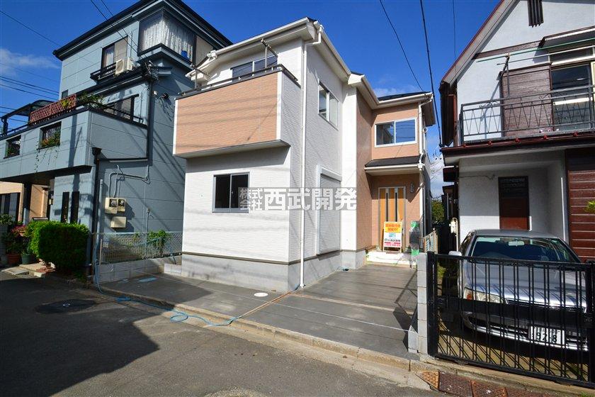 Local photos, including front road. Local (10 May 2013) Shooting