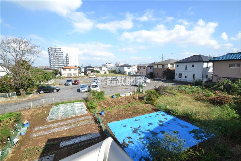 View photos from the dwelling unit. View from the site (October 2013) Shooting
