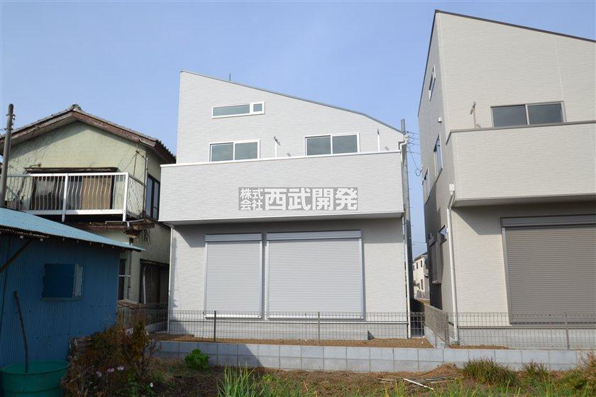 Local appearance photo. Local (12 May 2013) Shooting