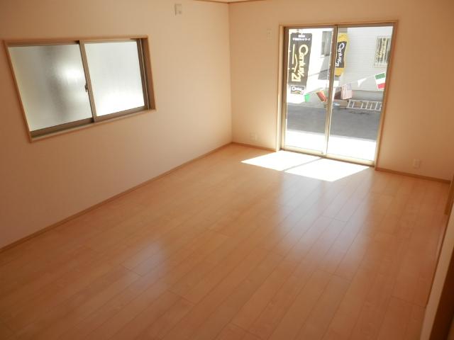 Same specifications photos (living). Same specifications