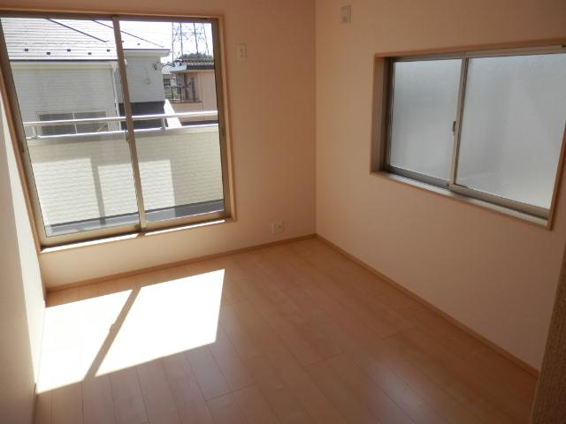 Same specifications photos (Other introspection). Same specifications