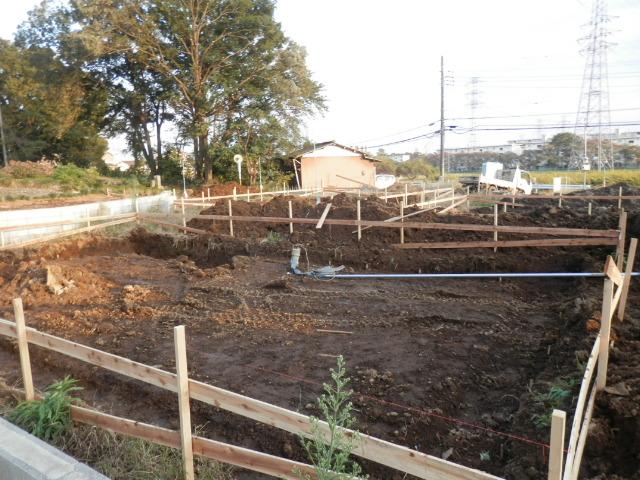 Local photos, including front road. Local (11 May 2013) Shooting