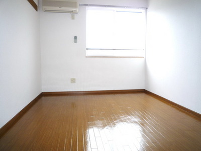 Other room space. Same type of room image