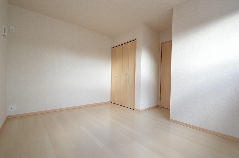 Non-living room. Indoor (12 May 2013) Shooting