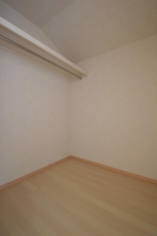 Non-living room. Indoor (12 May 2013) Shooting