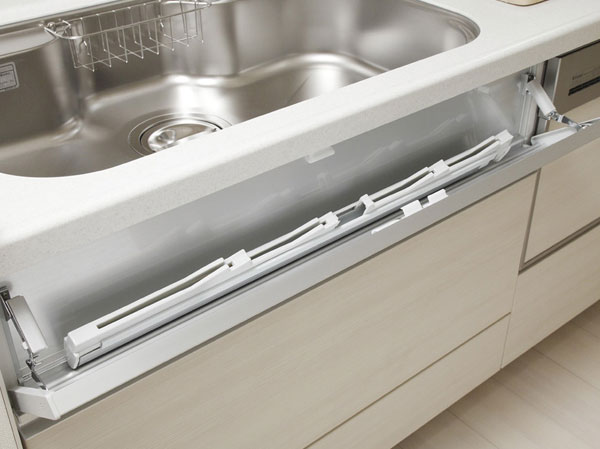 Kitchen.  [Kitchen knife flap storage] Set up a kitchen knife storage space before sink. Also I have peace of mind with lock function.