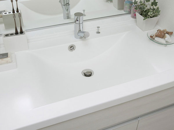 Bathing-wash room.  [Bowl-integrated counter / Single lever mixing faucet] Easy to cleaning and maintenance, Bowl with a built-in. Selectively used the water and hot water at the touch of a button, Adoption of a single-lever mixing faucet. This is useful can be pulled out of the discharge port portion.