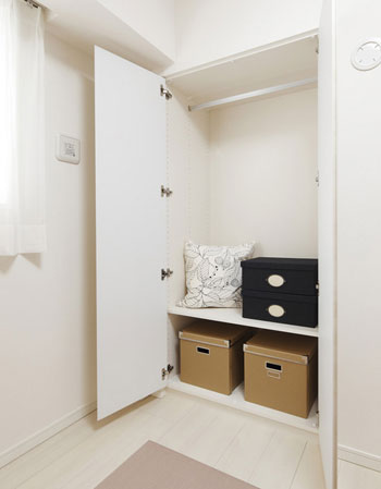 Receipt. Closet (bedroom)