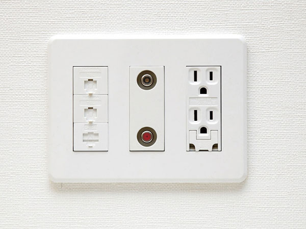 Other.  [Multi-media outlet] Power outlets, phone ・ TV outlet ・ A multi-media outlet in which the LAN collectively, Installed in each room. (Same specifications)