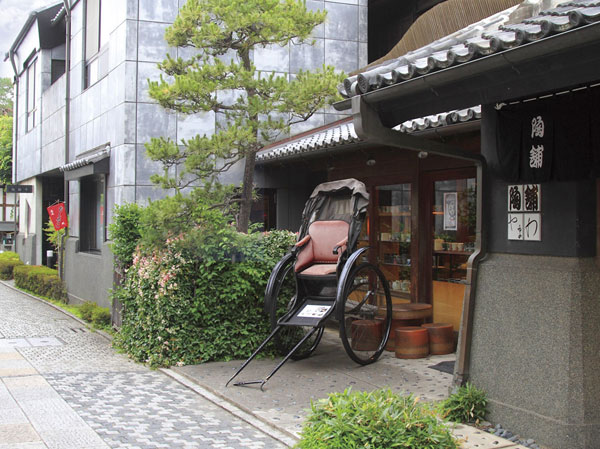 Surrounding environment. [Rooftops of internal development] Yamawa pottery shop (a 10-minute walk, About 800m)