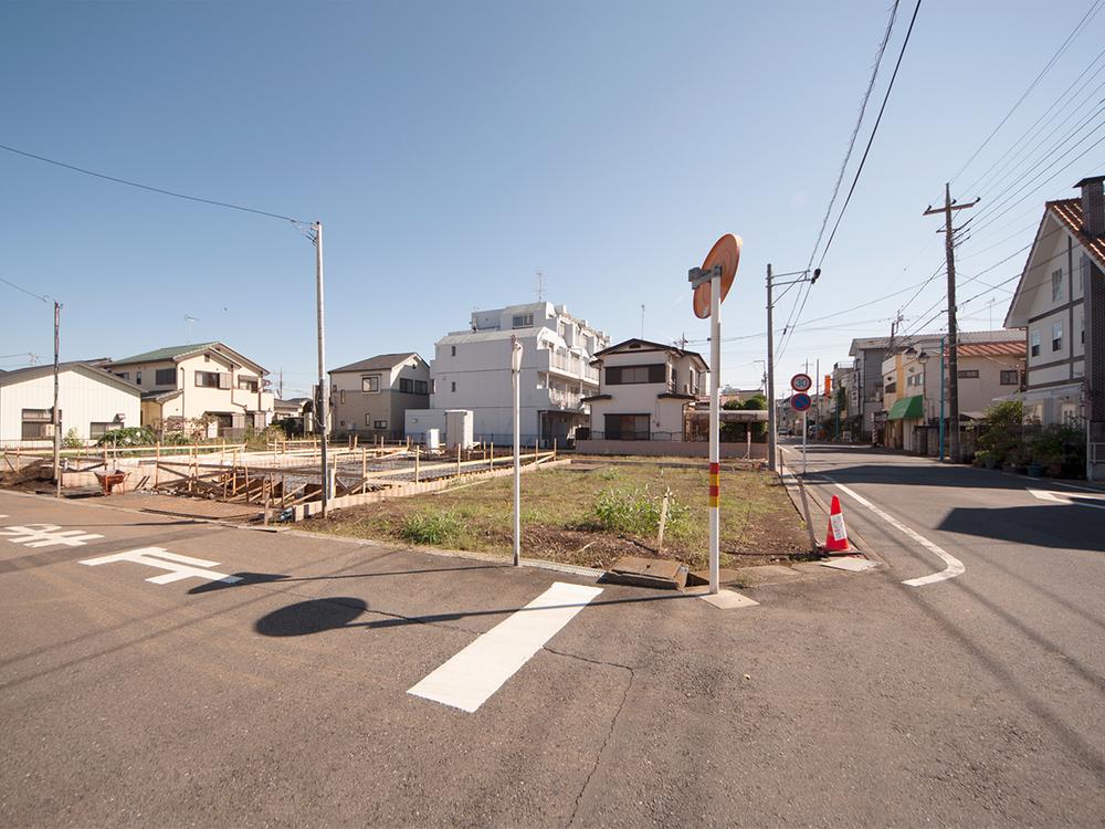 Local photos, including front road. Local (10 May 2013) Shooting