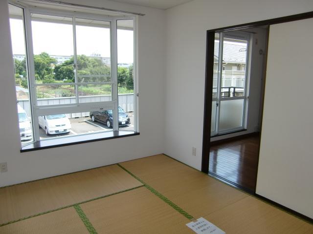 Living and room. Japanese-style room (6 quires)
