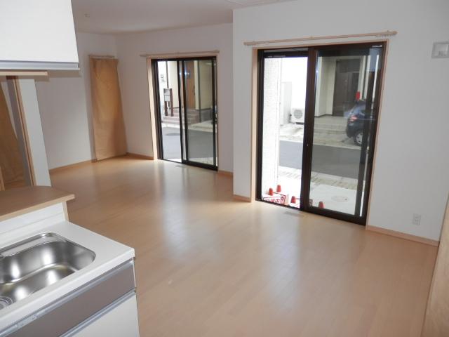 Living. Local (10 May 2013) Shooting