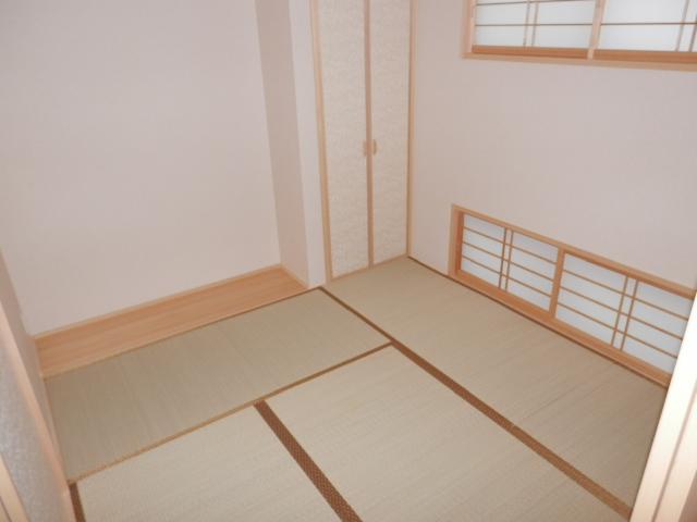 Non-living room. Local (10 May 2013) Shooting