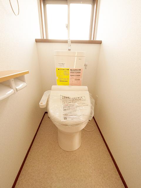 Toilet. Indoor (11 May 2013) Shooting