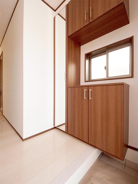 Entrance. Indoor (11 May 2013) Shooting