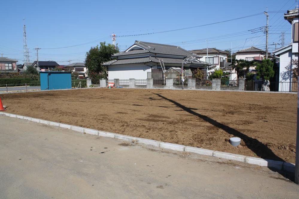 Local photos, including front road. Local shooting