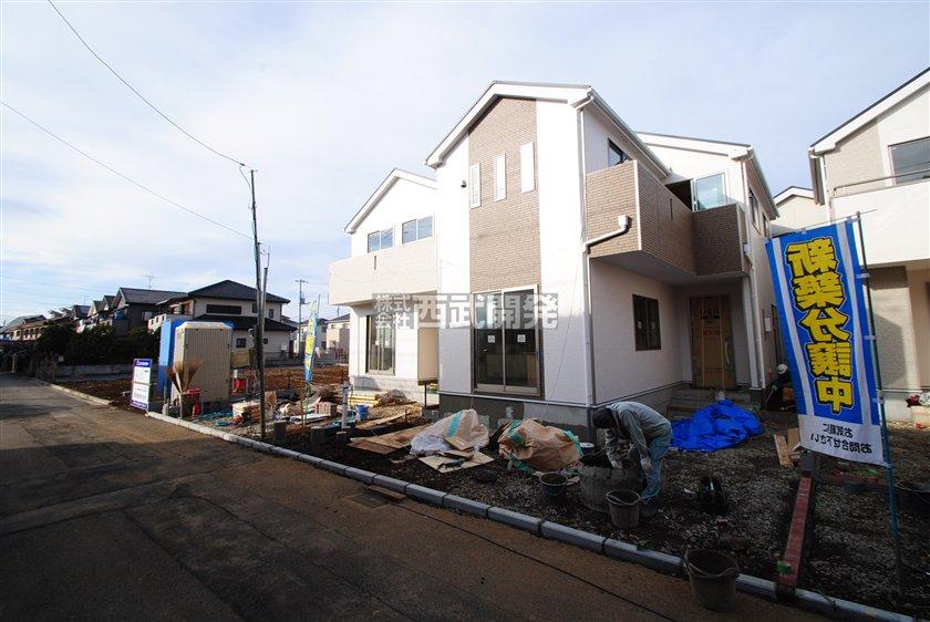 Local photos, including front road. Local (12 May 2013) Shooting