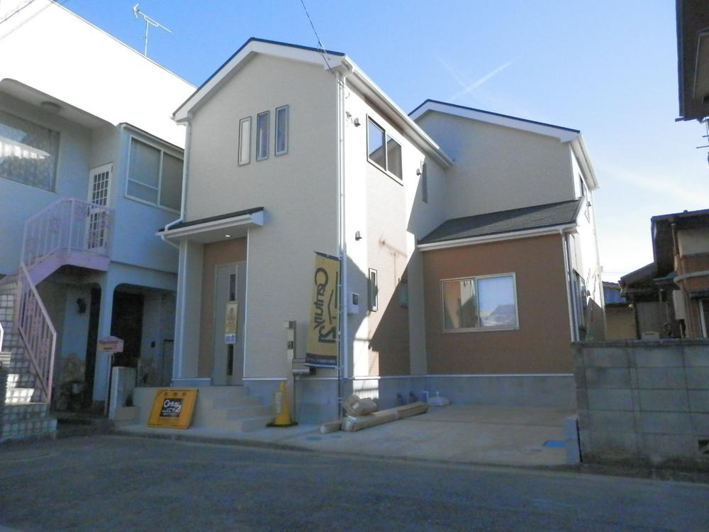 Local appearance photo. Local (12 May 2013) Shooting