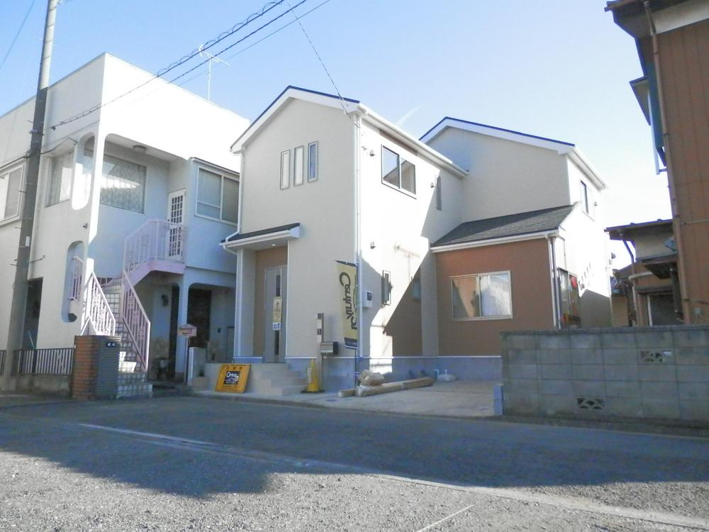 Local photos, including front road. Local (12 May 2013) Shooting