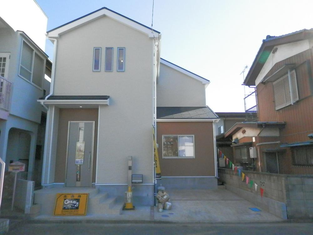 Local appearance photo. Local (12 May 2013) Shooting