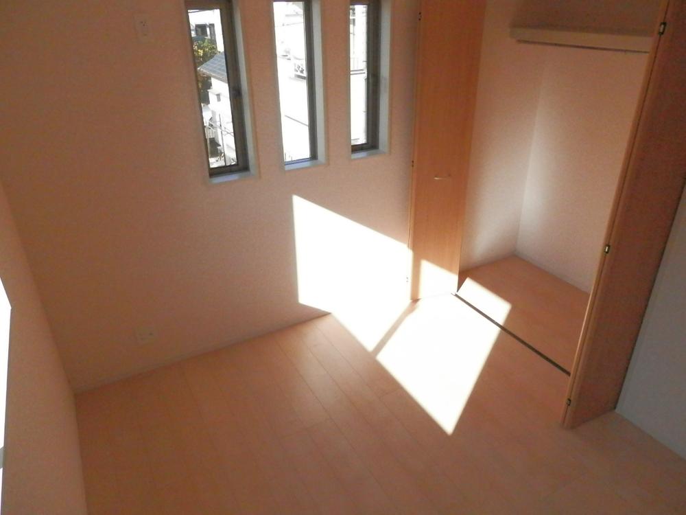 Non-living room. Local (12 May 2013) Shooting