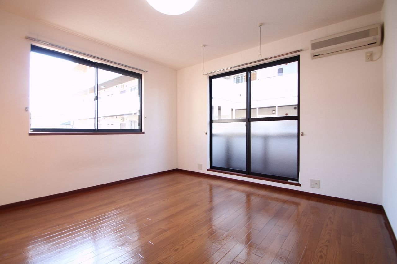 Living and room. 202 is not a corner room