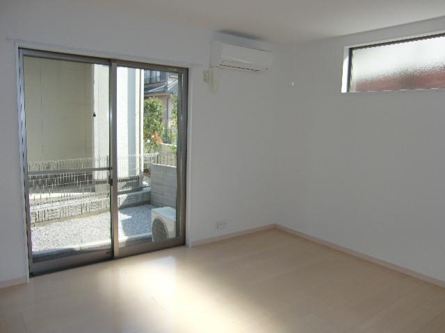 Living and room. 1F room 1