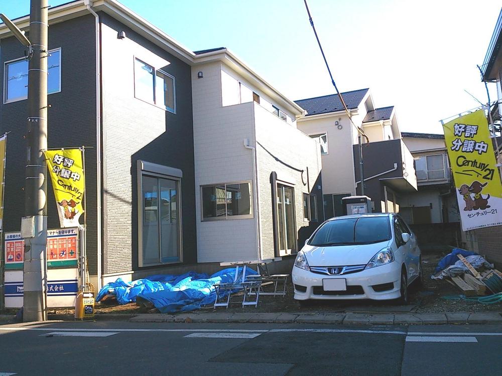 Local photos, including front road. Local (12 May 2013) Shooting