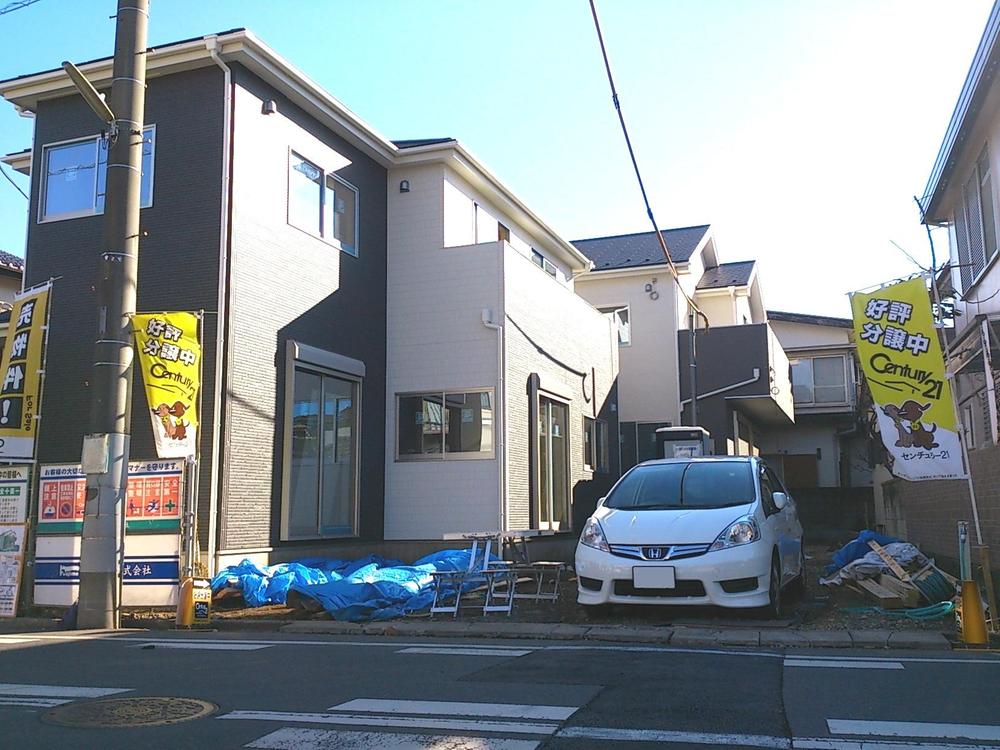 Local photos, including front road. Local (12 May 2013) Shooting